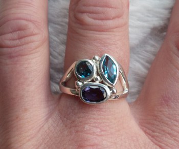Zilveren ring gezet met blauw Topaas en Amethist 18 mm